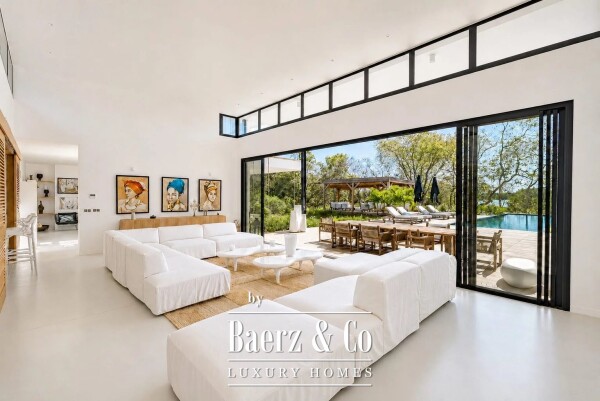 photo 1 Exceptional 5-Bedroom Riverfront Villa – Tamarin
