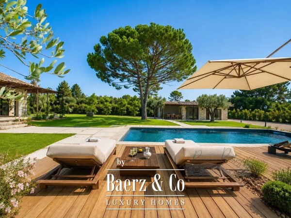 photo 2 Elegant 5-Bedroom Villa with Pool in Castellaras Aréa