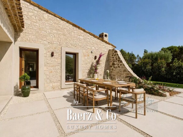 photo 5 Elegant 5-Bedroom Villa with Pool in Castellaras Aréa