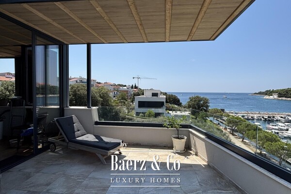 photo 1 Medulin, Pješčana Uvala, exclusive penthouse first row to the sea