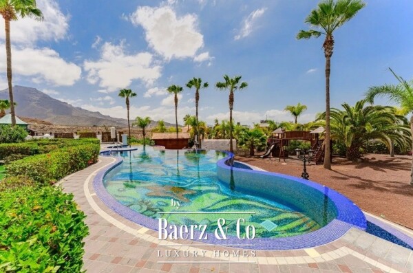 photo 8 Impressive villa on prime location on Tenerife