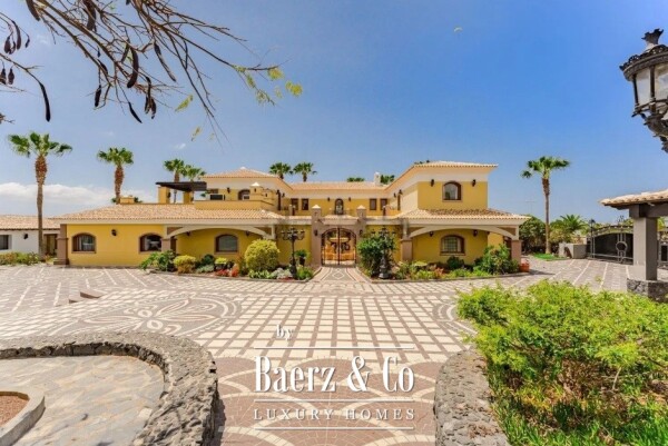 photo 11 Impressive villa on prime location on Tenerife