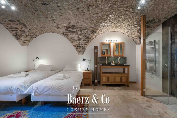 photo 2 RENOVATED 5-BEDROOM CHALET IN A QUIET VILLAGE