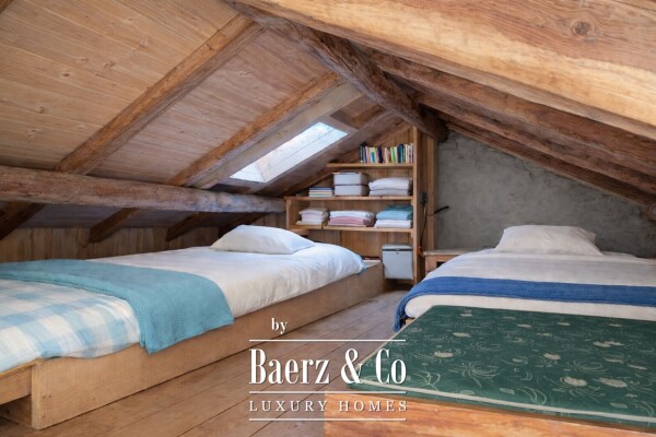 photo 9 Alpine Chalet on the ski slopes