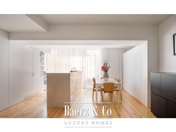 photo 4 3-Bedroom plus study apartment , with Private Outdoor Space, in Campo Pequeno