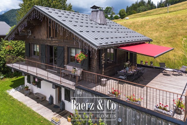 photo 1 4 BEDROOM WELCOMING CHALET - SKI IN SKI OUT