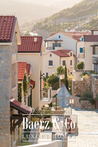 photo 13 Luxurious Apartment with a Large Terrace on the Coast of Montenegro
