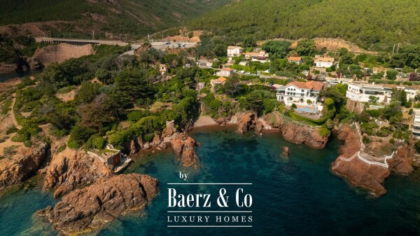 photo 1 EXCEPTIONAL WATERFRONT VILLA ON THE FRENCH RIVIERA