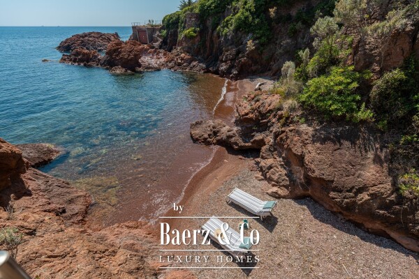 photo 3 EXCEPTIONAL WATERFRONT VILLA ON THE FRENCH RIVIERA