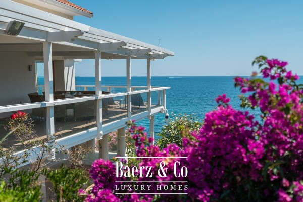 photo 17 EXCEPTIONAL WATERFRONT VILLA ON THE FRENCH RIVIERA