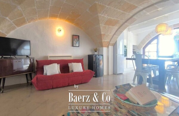 photo 8 RENOVATED MENORCAN HOUSE FOR SALE IN THE HISTORIC OLD TOWN OF CIUTADELLA, MENORCA – COURTYARD WITH SWIMMING POOL, 4 EN-SUITE BEDROOMS AND ORIGINAL ARCHITECTURAL FEATURES