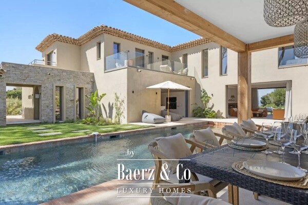 photo 3 Saint-Tropez – Villa with Sea and Village Views