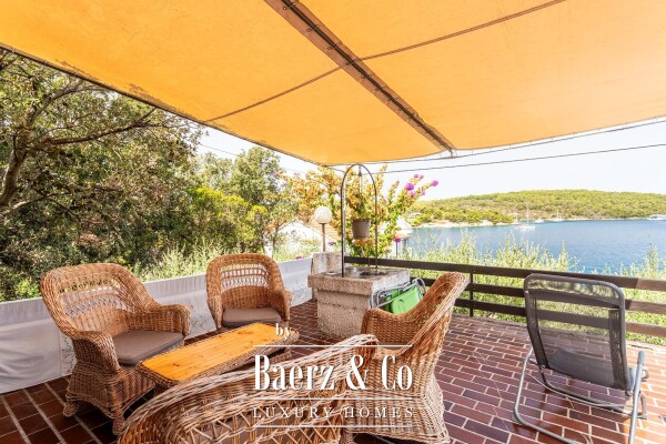 photo 1 Šolta, Nečujam - Property on a Spacious Plot of 3,843 m² first row by the sea