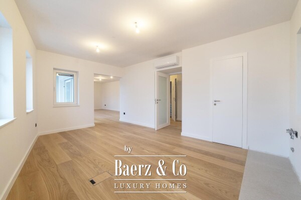 photo 1 Zagreb, Srebrnjak, modern four-room apartment 151.00 m² with garden and garage