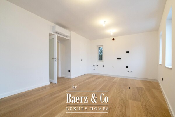 photo 4 Zagreb, Srebrnjak, modern four-room apartment 151.00 m² with garden and garage