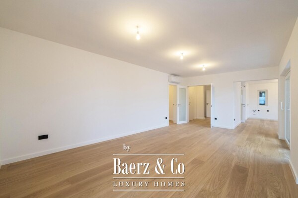 photo 8 Zagreb, Srebrnjak, modern four-room apartment 151.00 m² with garden and garage