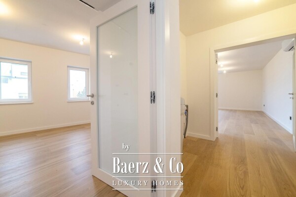 photo 9 Zagreb, Srebrnjak, modern four-room apartment 151.00 m² with garden and garage