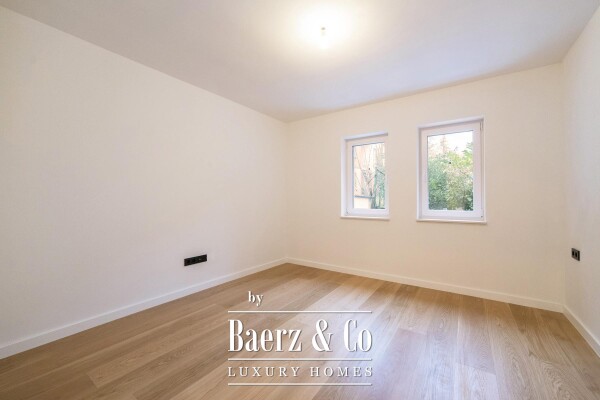 photo 14 Zagreb, Srebrnjak, modern four-room apartment 151.00 m² with garden and garage