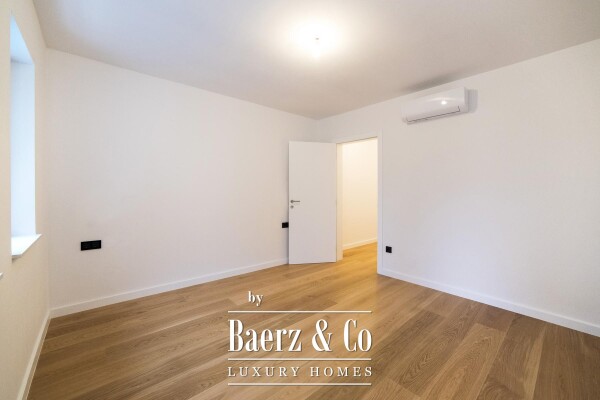 photo 16 Zagreb, Srebrnjak, modern four-room apartment 151.00 m² with garden and garage