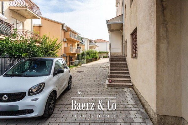 photo 6 Stobreč, a well-built house with 3 apartments, total area of 561 m²