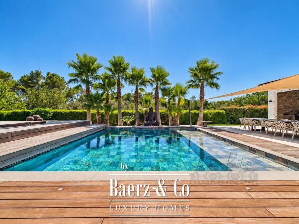 photo 2 Charming Villa with Garden in Draguignan, France