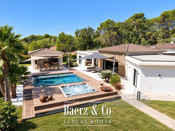 photo 3 Charming Villa with Garden in Draguignan, France