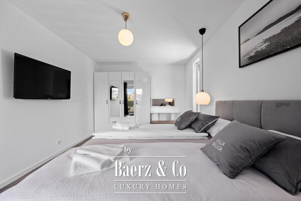 photo 6 Medulin, luxury villa with three apartments, sea view and pool, near beach