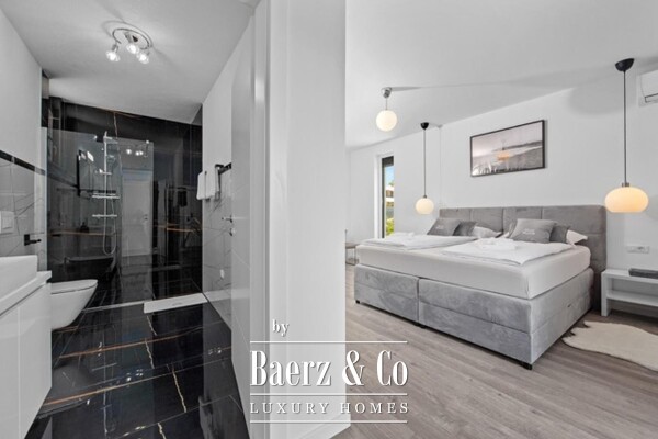 photo 7 Medulin, luxury villa with three apartments, sea view and pool, near beach