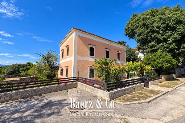 photo 2 Island of Cres, Punta Križa, 280 m² house for renovation on a spacious 3,150 m² plot