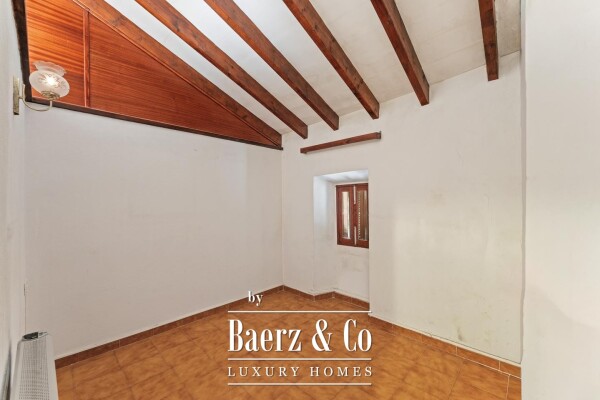 photo 10 Traditional village house with a spacious patio and renovation potential in S’Arracó