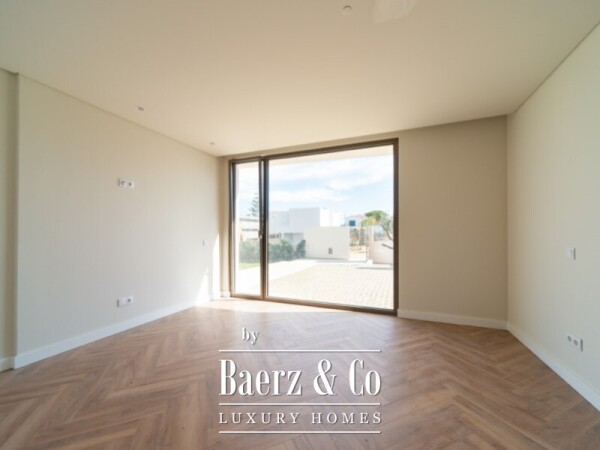 photo 11 Brand-New Contemporary Villa in São João das Lampas, Close to the Beach