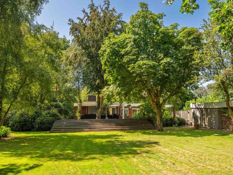 Luxury living in Bergen (North Holland) from villa and apartment to country house Baerz & Co