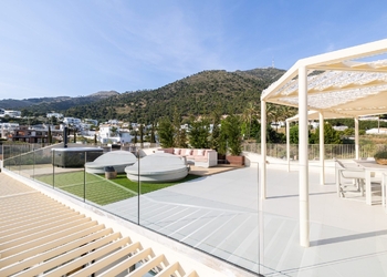 Luxury Sky Villa with Private Solarium and Panoramic Views