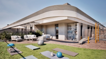 Efficient penthouse with private terrace and open city views