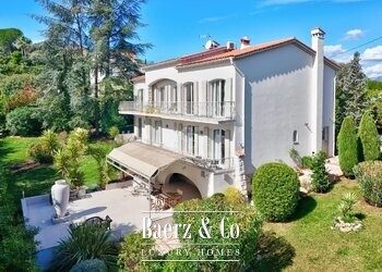 Mougins
