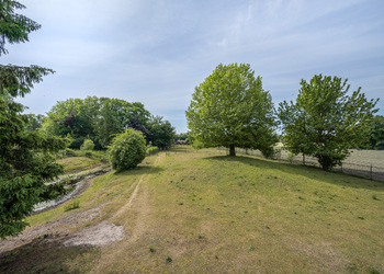 UDEN